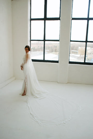 Cathedral Lace Trim Wedding Veil - Velo Bianco